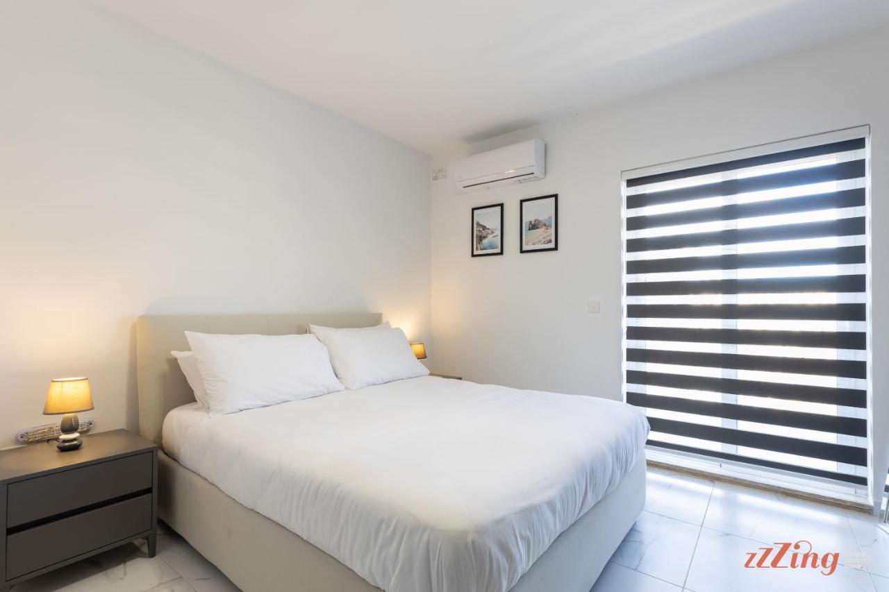 A Stunning Apartment With Spectacular Sea Views セント・ポールズ・ベイ エクステリア 写真
